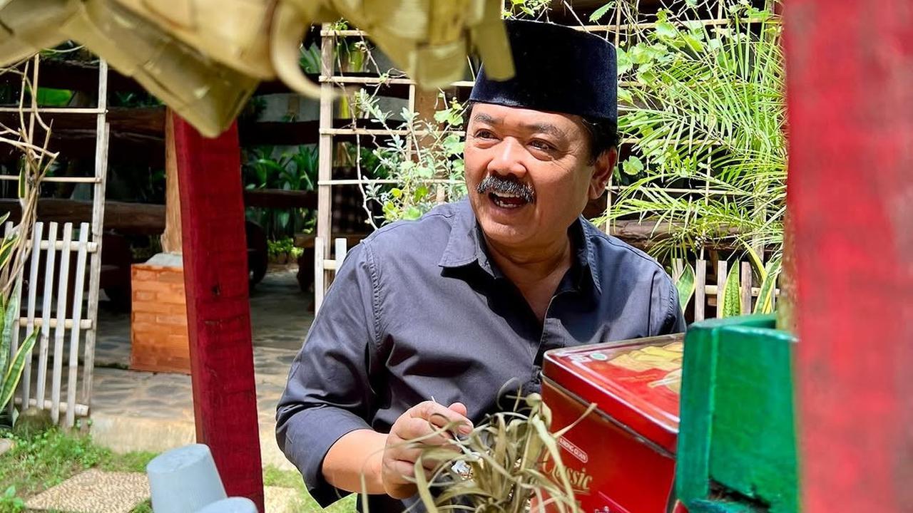 Momen Eks Panglima TNI Didatangi Gerobak Merah