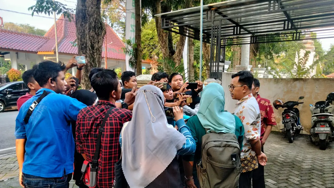 Pelaksana Tugas (Plt) Kepala Dinas Komunikasi dan Informatika (Kadin Kominfo) Nanang Dwi Cahyono saat mendatangi Bawaslu. (Istimewa)