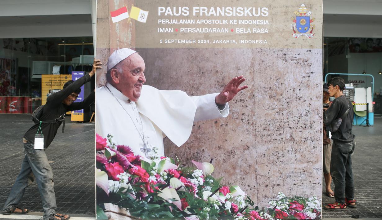 Di Jakarta, Paus Fransiskus juga akan bertemu dengan tokoh-tokoh antar-agama di Masjid Istiqlal. (ADITYA AJI/AFP)