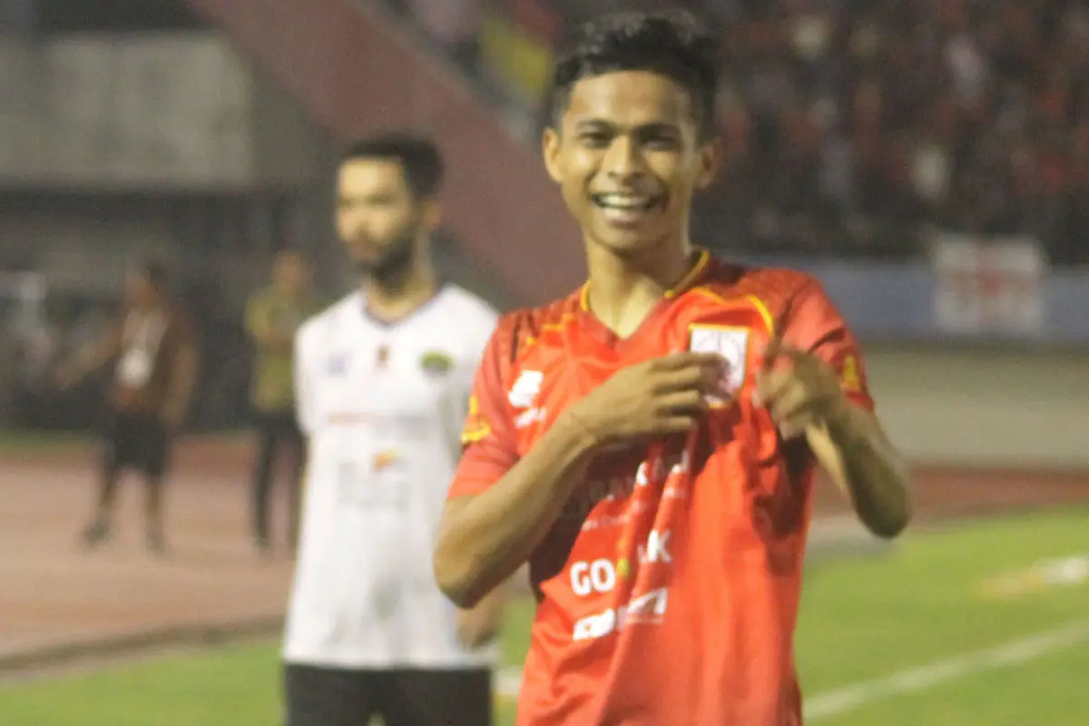 Persis Solo