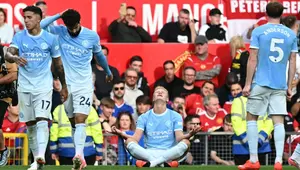 Rio Ferdinand Murka! Menyebut VAR Tidak Masuk Akal Setelah Sahkan Gol Erling Haaland ke Gawang MU