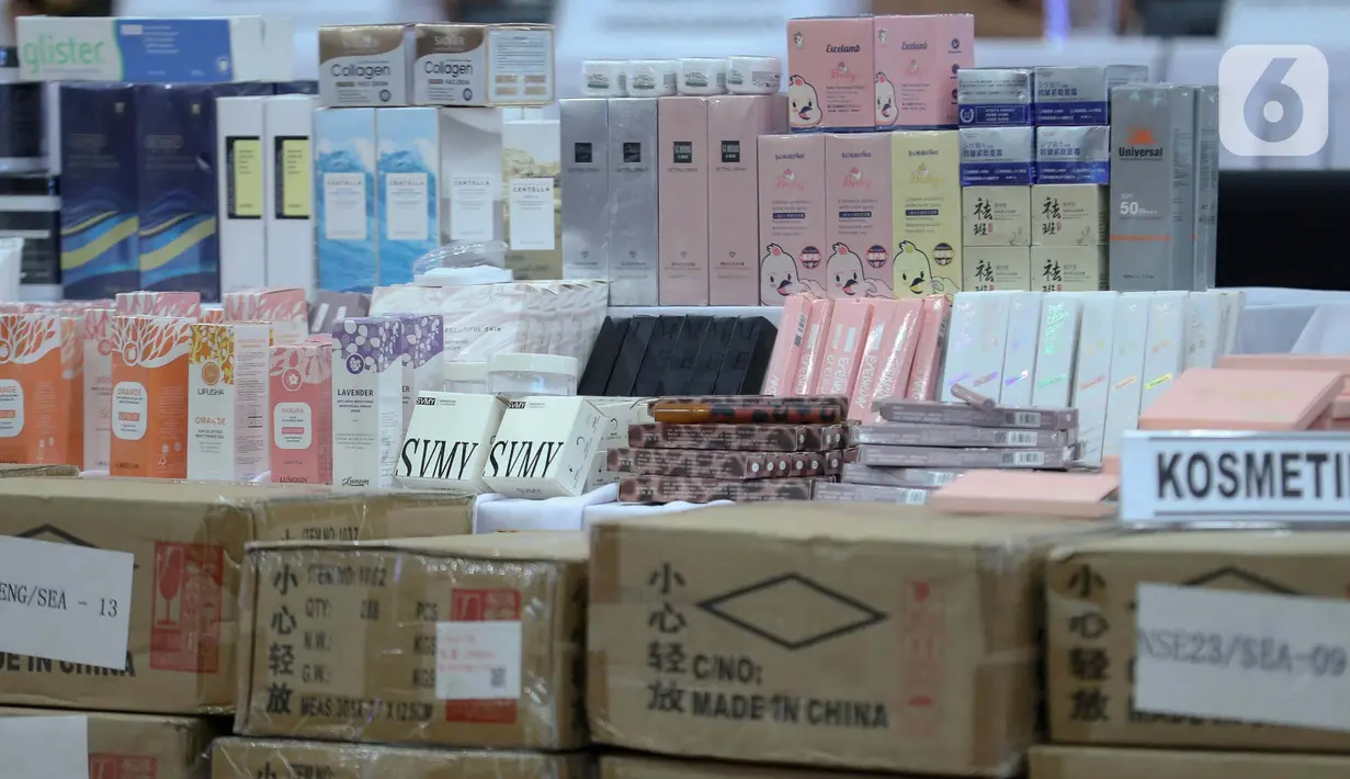 Kosmetik impor ilegal tersebut merupakan hasil dari operasi penindakan dan intensifikasi pengawasan di berbagai wilayah di Indonesia selama periode Juni hingga September 2024. (Liputan6.com/Herman Zakharia)