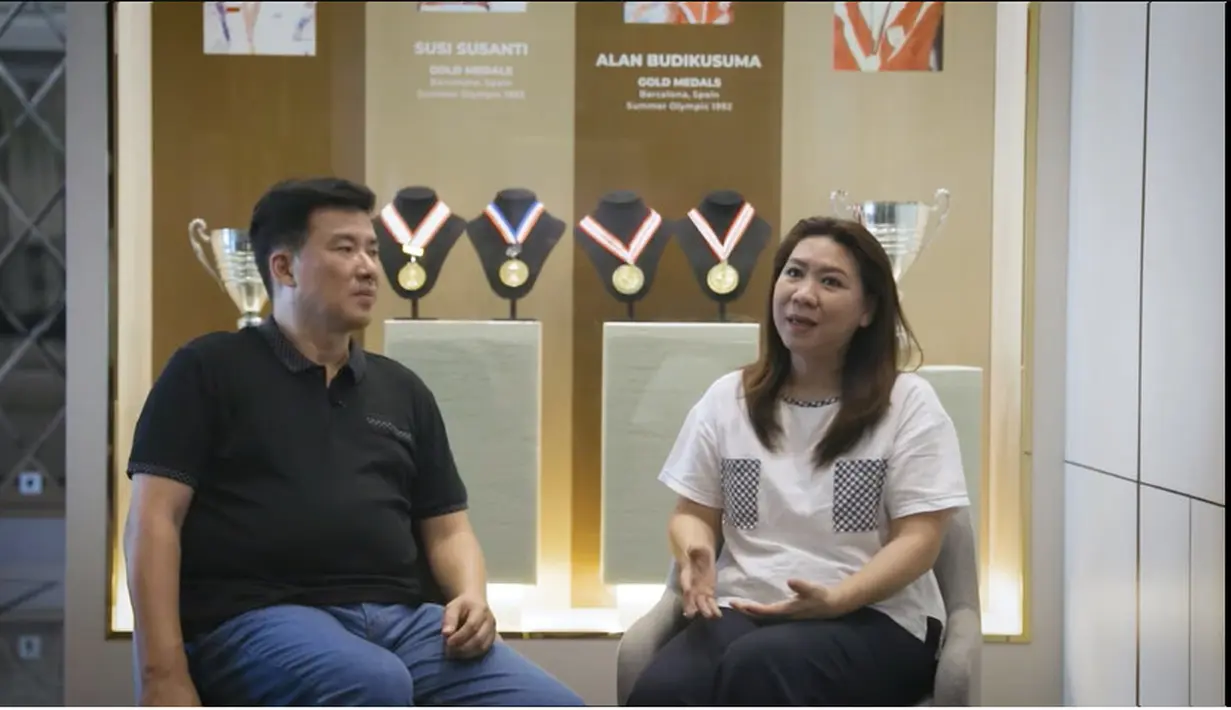 Berikut potret rumah mewah seperti hotel kediaman legenda bulu tangkis Susi Susanti dan Alan Budi Kusuma. Kini, keduanya sudah lama gantung raket. Beberapa prestasi telah ditorehkan mengharumkan bangsa Indonesia. [Youtube/DMC Architect &Interior Studio]
