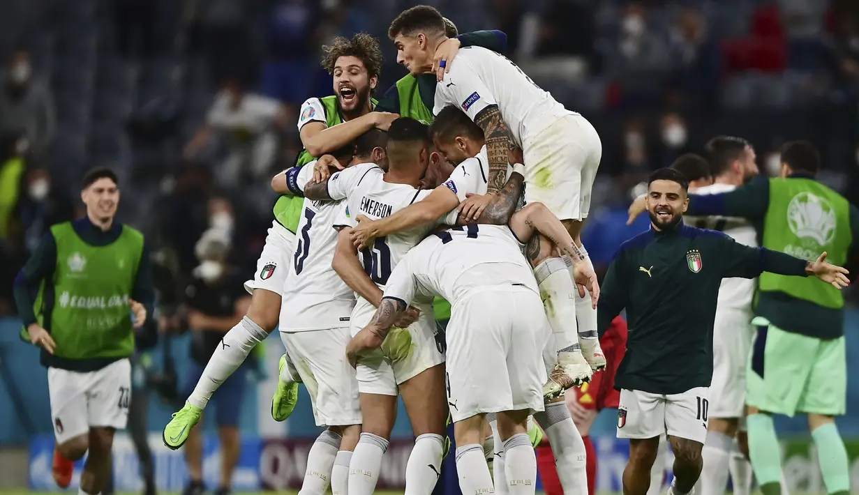 Italia berhasil memperpanjang catatan rekor tak terkalahkan di perhelatan akbar Euro 2020 (Euro 2021). Mereka berhasil singkirkan Belgia di babak perempat final dengan skor 2-1. (Foto: AFP/Pool/Philipp Guelland)