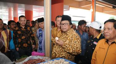 Di Kota Padang, Wakil Ketua MPR Belanja di Pasar Tradisional