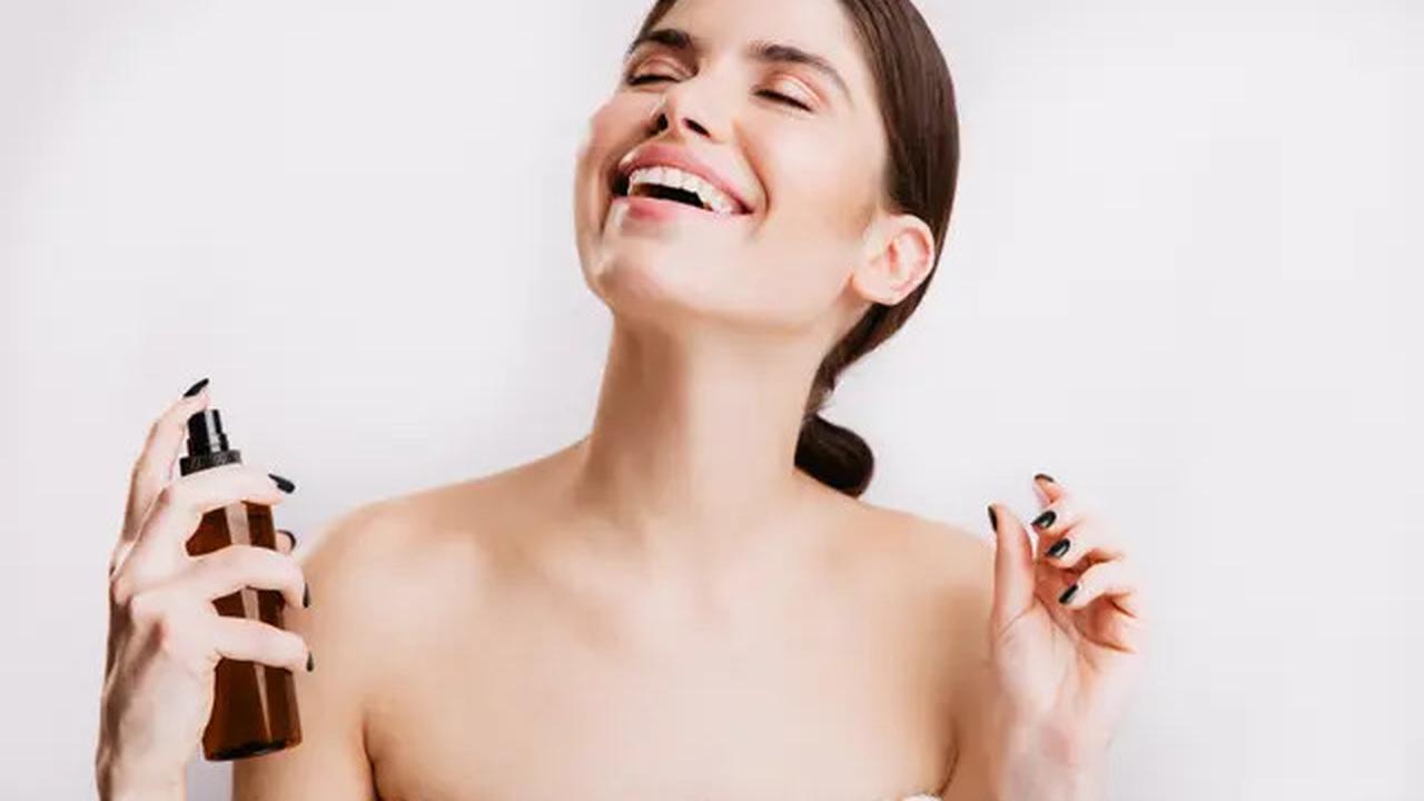 Cara Agar Makeup Flawless untuk Wajah Bopeng, Atasi Tekstur dengan Setting Spray