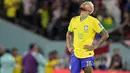 Reaksi penyerang Brasil Neymar pada akhir perempat final Piala Dunia 2022 saat menghadapi Kroasia di Stadion Education City, Sabtu (10/12/2022) dini hari WIB. Kroasia unggul 4-2 setelah bermain 1-1 selama 120 menit. (AP Photo/Darko Bandic)