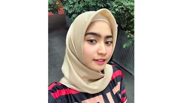 Begini potret pemeran Clara di sinetron Cinta Anak Muda saat mengenakan hijab, anggun dan memesona.