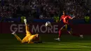 Pemain Spanyol, Lamine Yamal, berusaha mencetak gol ke gawang Kroasia pada laga grup B Euro 2024  di Stadion Olympia, Berlin, Minggu (16/6/2024). Yamal memecahkan rekor sebagai pemain termuda sepanjang sejarah di pertandingan Euro dengan usia 16 tahun dan 338 hari. (AP Photo/Manu Fernandes)