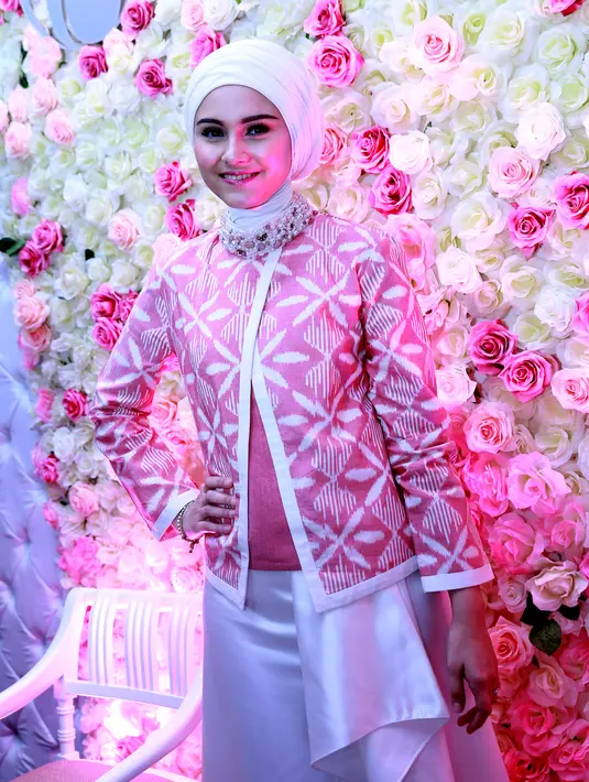 Wanita 27 tahun ini pun berbagi tips untuk menjaga kecantikannya. Caranya hanya dengan tidur yang cukup, banyak minum air putih, serta olahraga. (Wimbarsana/Bintang.com)