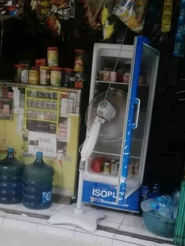 Warung Super Nyeleneh yang Hanya Bisa Ditemui di Indonesia