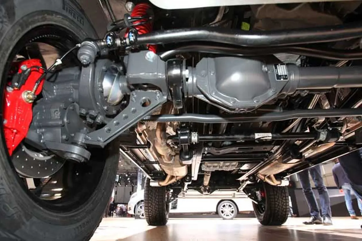 Sistem suspensi mobil menggunakan gardan solid (pinterest)