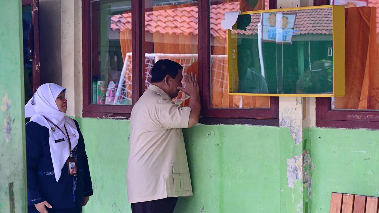 FOTO: Potret Cerianya Anak TK-SD di Jaktim Didatangi Prabowo, Saling Berebut Cium Tangan