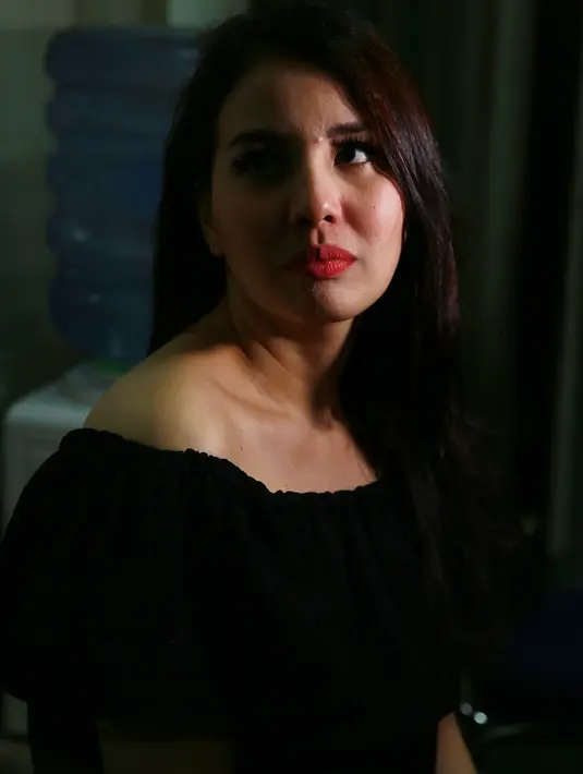 Tya Ariestya dipersunting Irfan Ratinggang pada 2014. (Deki Prayoga/Bintang.com)