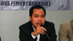  Prabowo diduga melakukan kebohongan publik dengan mengaku sebagai Ketua Umum Himpunan Kerukunan Tani Indonesia (HKTI) pada formulir isian yang dikeluarkan oleh Komisi Pemilihan Umum, Jakarta, Kamis (5/6/2014) (Liputan6.com/Miftahul Hayat)