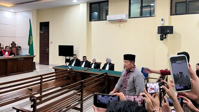 Mantan Gubernur Lampung, Arinal Djunaidi didakwa melakukan intervensi dalam proses penunjukan BUMD penerima Participating Interest (PI) 10 persen. (Liputan6.com/Ardi Munthe).