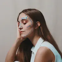 Simak alasan mengapa operasi plastik menngkat selama pandemi.