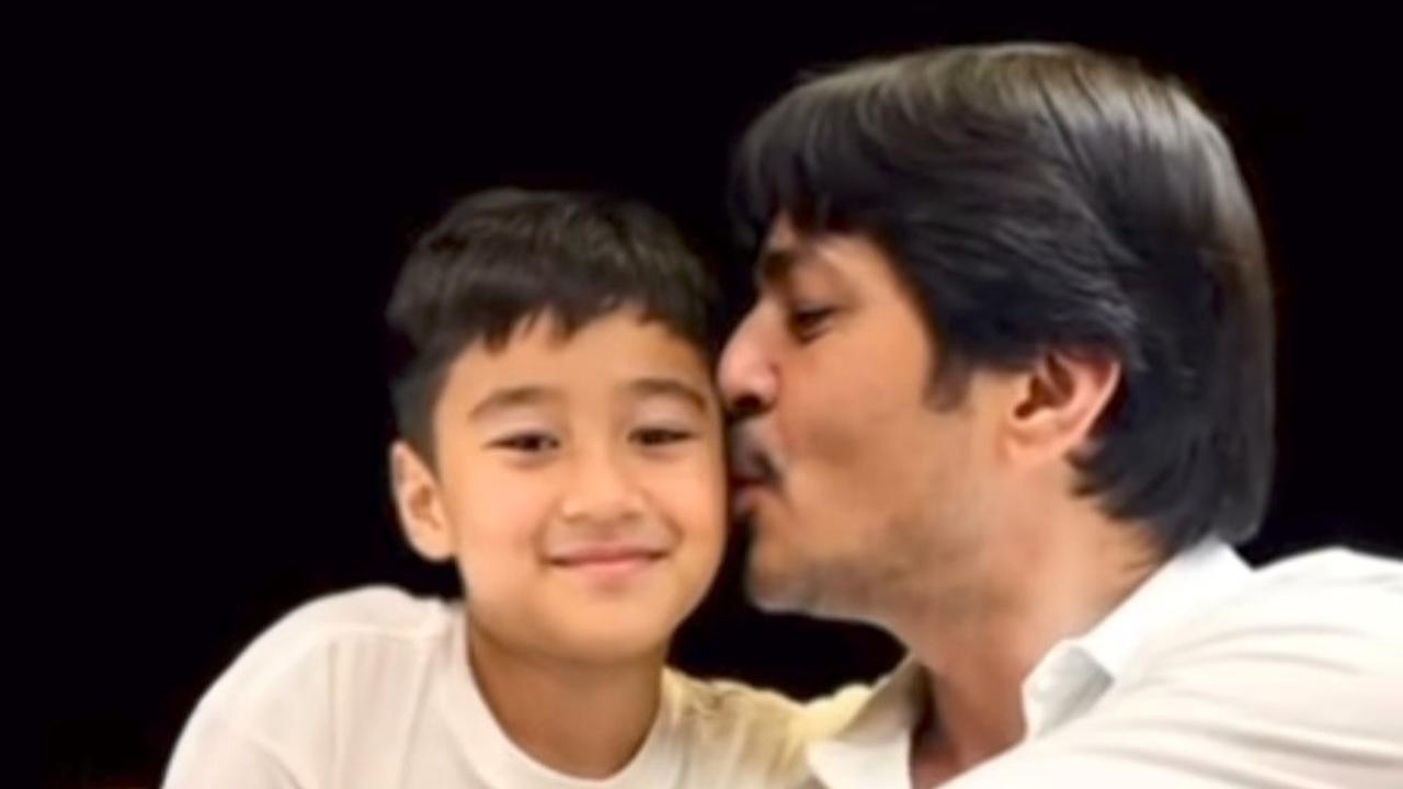 Momen Menyentuh Rayyanza & Rafathar Dipeluk Cium Alm Munawar Ahmad Ayah Raffi Ahmad, Video Editan Bikin Mewek