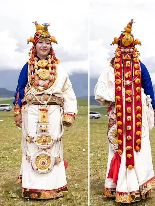 Foto kombinasi ini memperlihatkan aksesori yang dikenakan seorang wanita dalam peragaan busana Tibet di padang rumput Zhaqingtang di Wilayah Sertar, Provinsi Sichuan, China barat daya (7/8/2020). (Xinhua/Jiang Hongjing)