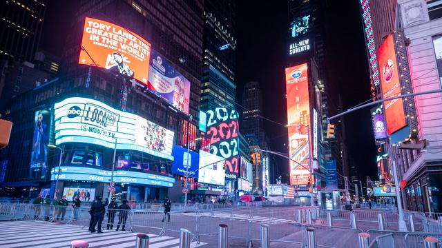 Suasana Times Square New York saat malam Tahun Baru 2021. (Corey Sipkin/AFP)