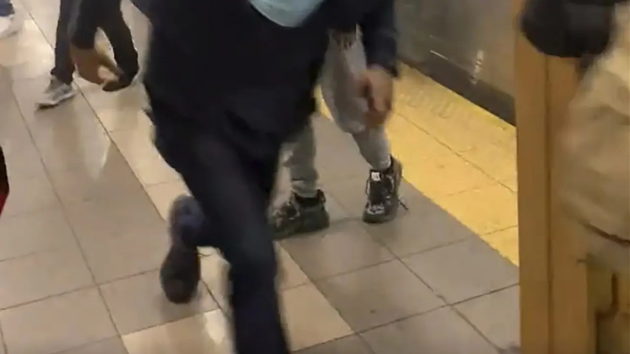 FOTO: Penembakan Penumpang Kereta Bawah Tanah di New York