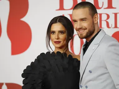 Pasangan penyanyi, Liam Payne dan Cheryl Cole menghadiri karpet merah acara BRIT Awards 2018 di London, Rabu (21/2). Sempat dikabarkan putus, Liam Payne dan Cheryl membuktikan hubungan mereka baik-baik saja dengan hadir bersama. (Tolga AKMEN / AFP)