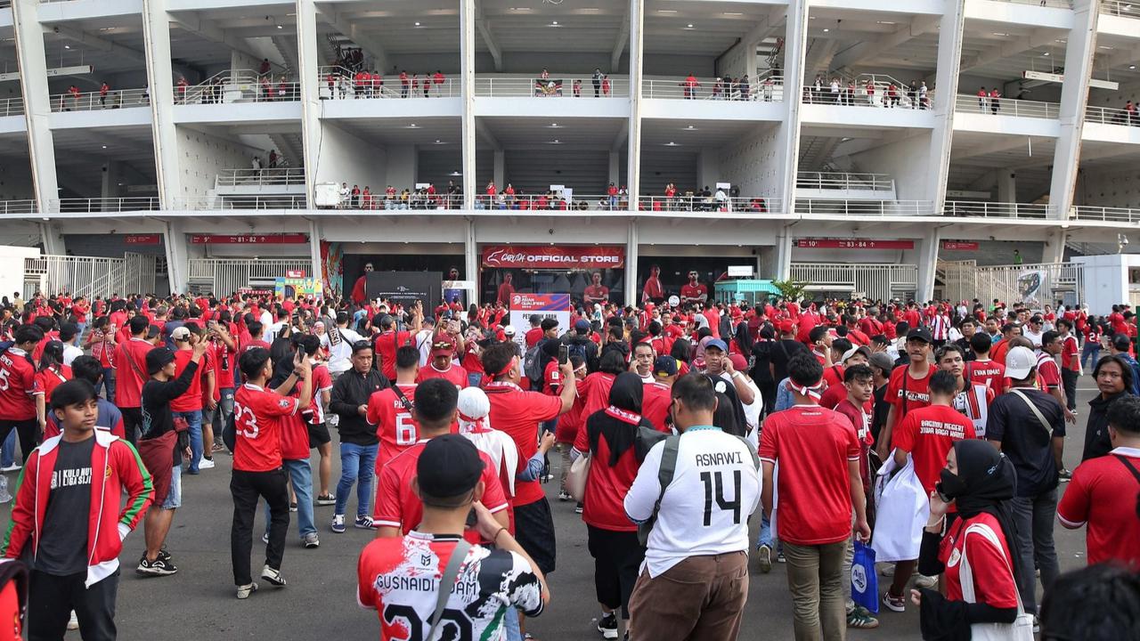 Bikin Malu, Sesama Suporter Indonesia Saling Baku Hantam Usai Pertandingan Indonesia Vs Australia