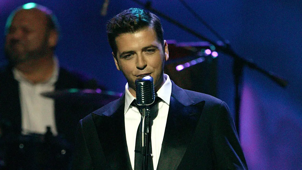 Mark Feehily pada 2004. (Jo Hale / Getty Images North America / Getty Images via AFP)