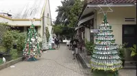 Pohon Natal dari Barang Bekas Mejeng di Gereja Katolik Metro Lampung