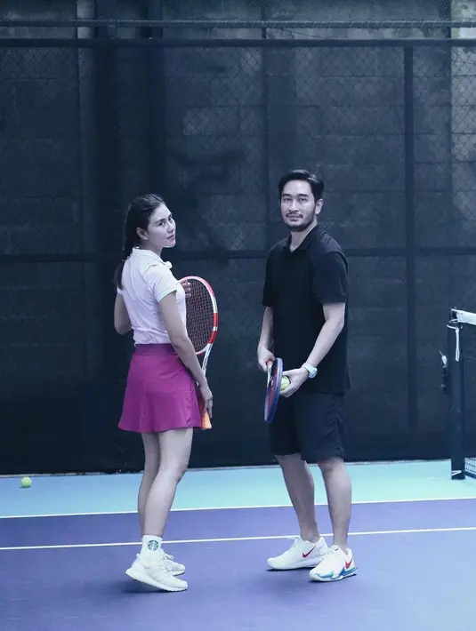 Dalam sebuah video konten, Jeje Govinda dan Syahnaz Sadiqah buka kartu soal 5 tahun nikah. Sang istri hanya 3 kali siapkan sarapan selama berumah tangga. (Foto: Dok. Instagram @ritchieismail)