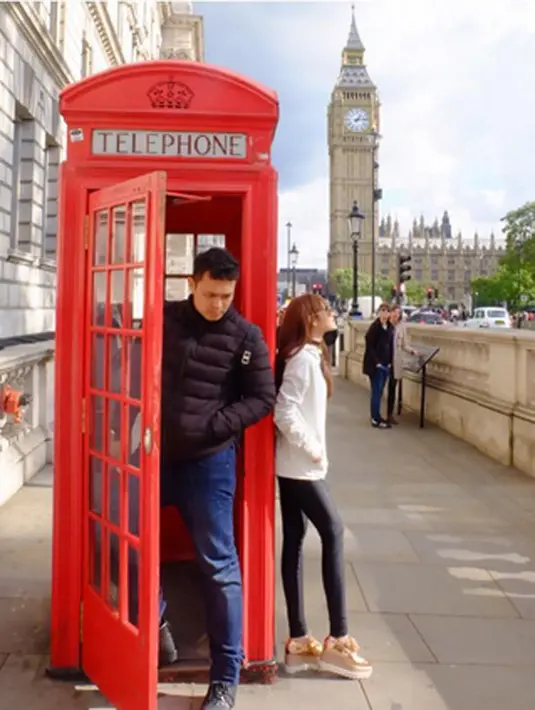 Begitu juga saat sahur. Sang istri menemaninya meski tidak berpuasa. Sedangkan menu saat sahur, pemeran dalam film Samudra Hotel itu mengaku tidak macam-macam. Sedangkan menu favorit saat berbuka puasa Gilang mengaku suka kolak. (Instagram/adieztyfersa)