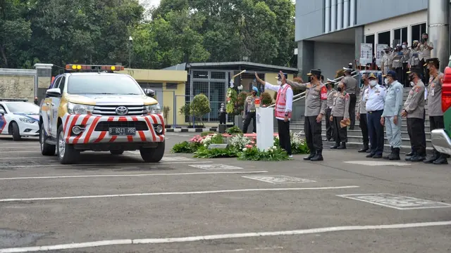 Menteri Perhubungan Budi Karya Sumadi melepas Tim Gabungan Pengendalian Arus Lalu Lintas Pada Masa Peniadaan Mudik Lebaran 1442H
