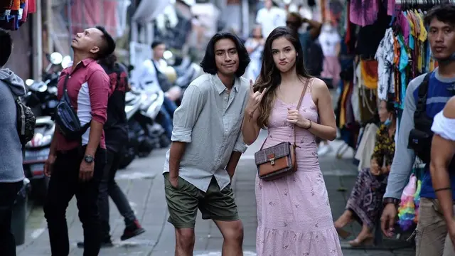 Adu Akting Bareng, Ini 7 Potret Kedekatan Abidzar Al Ghifari dan Estelle Linden