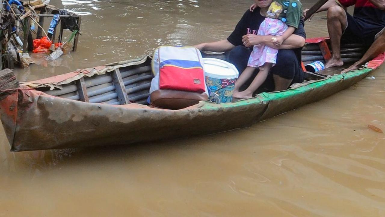 Namun menjelang siang hari luapan air perlahan mulai surut. Foto: merdeka.com / Arie Basuki