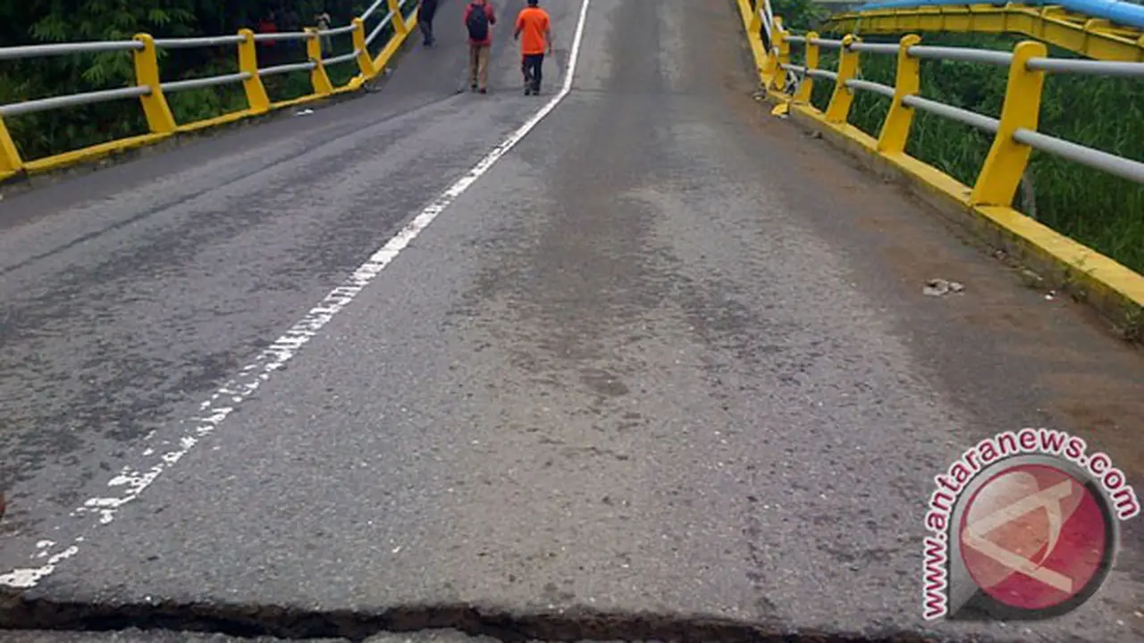 Jembatan ambles