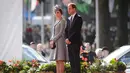 Kate Middleton dan Pangeran William terlihat menyambut secara resmi  kunjungan Presiden Singapura di Inggris, (21/10/14). (AFP PHOTO/POOL/Leon Neal)