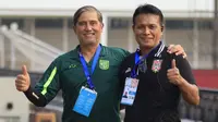 Dua pelatih kiper, Benny van Breukelen dan Alan Haviludin, dalam beberapa tahun terakhir memiliki peran yang signifikan membentuk karakter penjaga gawang yang mampu menembus Timnas Indonesia. (Bola.com/Gatot Sumitro)