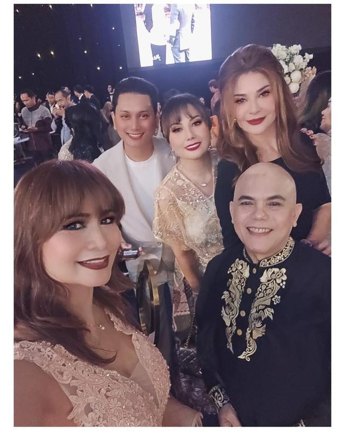 8 Potret Tamu Publik Figur di Pernikahan Teuku Rassya dan Cleantha Islan