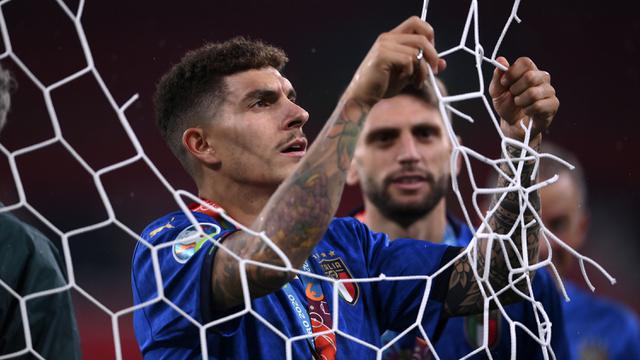 Foto Piala Eropa: Gawang Wembley Terkoyak Usai Pemain Italia Lakukan Ritual Kemenangan Potong Jaring
