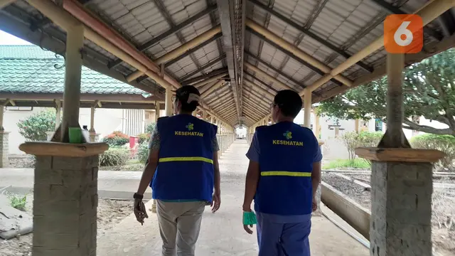 Dua dokter spesialis yang tengah membantu memberikan pelayanna kesehatan di RSUD Muda Sedia Aceh Tamiang. (Foto: Dok Liputab6.com/Benedikta Desideria)