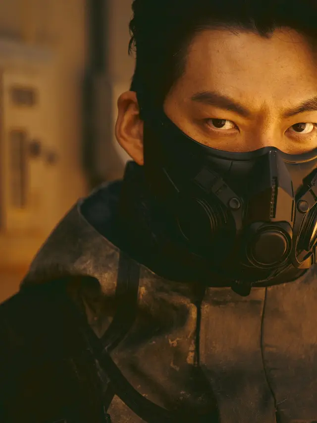 Kim Woo Bin dalam serial Black Knight. (Foto: Netflix)