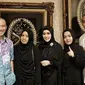 Syahrini bertemu dengan ustaz Felix Siauw dan mendengar siraman rohani dari sang ustaz (Instagram/@princessyahrini)