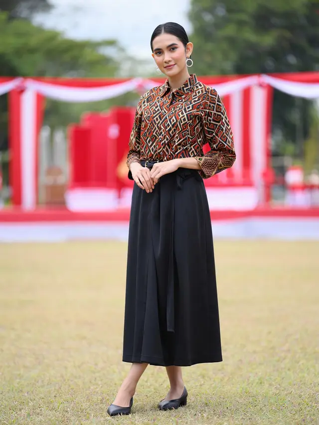 Padu Padan Batik dan Rok untuk Upacara HUT RI (Foto: Reve Art AI)