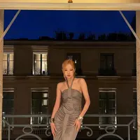 Sebelum tiba di venue, vokalis BLACKPINK itu mengunggah foto-foto OOTD-nya. (Instagram/roses_are_rosie).