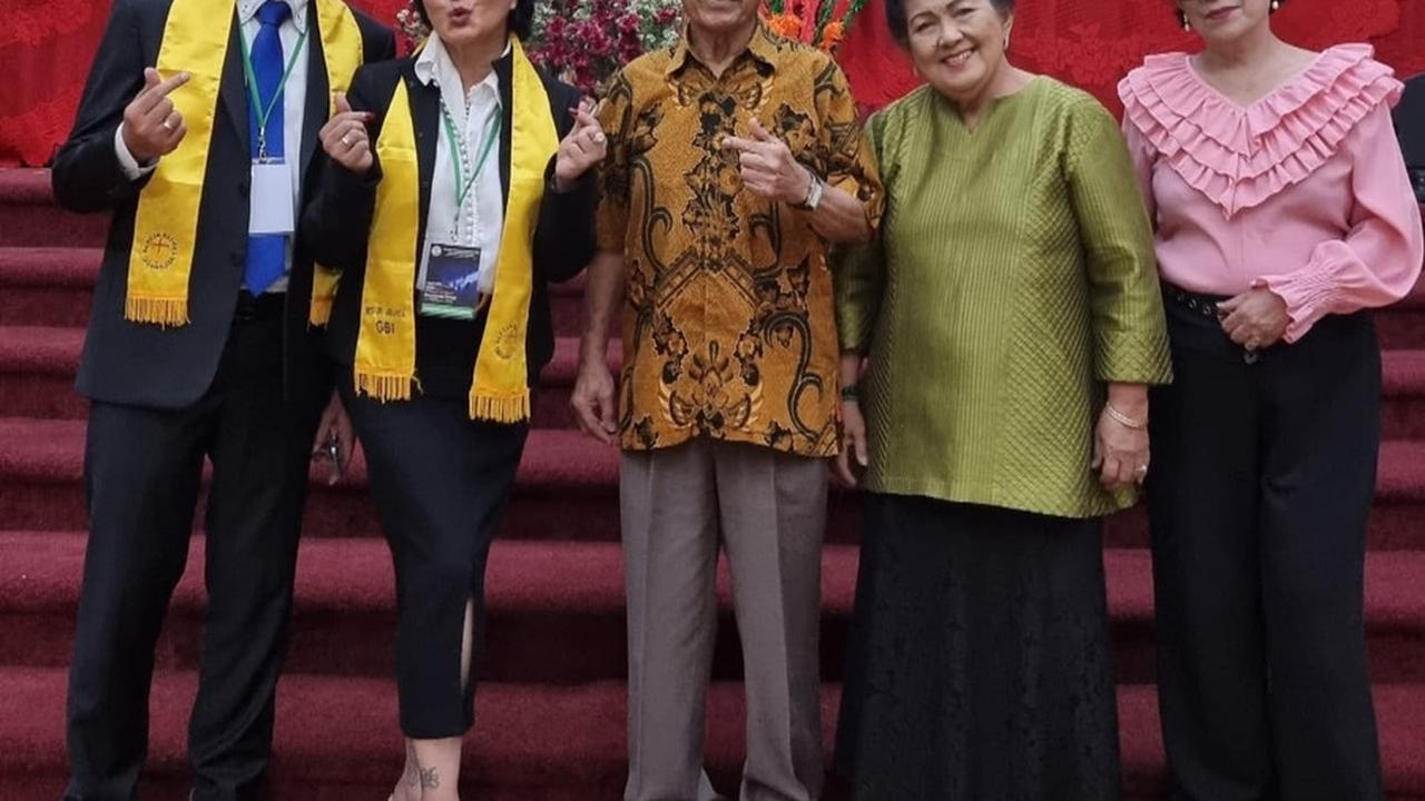 Potret Tamara Geraldine dan Suami Resmi Jadi Pastor, Anak Turut Bangga