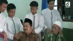 Hari Guru diperingati dengan pemberian bunga dari murid kepada guru. Selain itu mereka juga memberi pijat gratis untuk para guru.