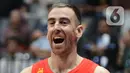 Pemain timnas basket Spanyol, Viktor Claver saat berlaga melawan Iran pada penyisihan Grup G FIBA World Cup 2023 di Indonesia Arena, Gelora Bung Karno, Jakarta, Rabu (30/8/2023). (Liputan6.com/Helmi Fithriansyah)