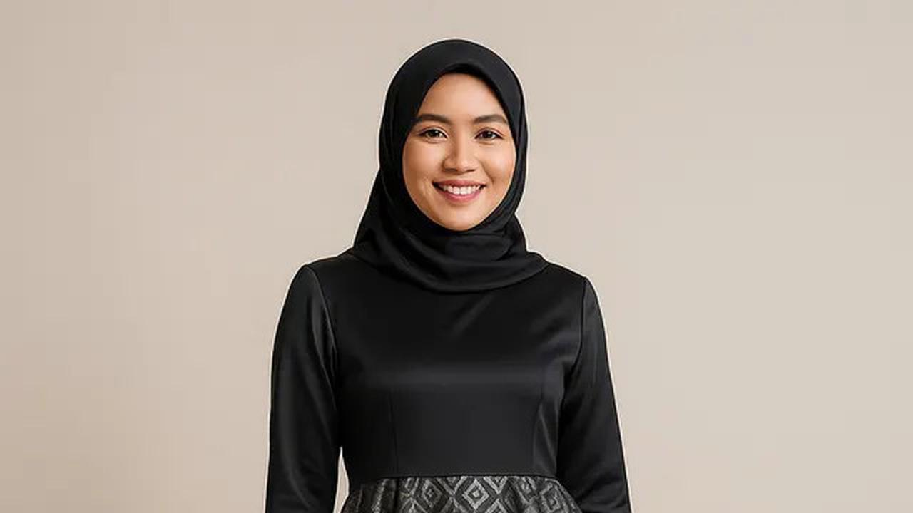 10 Model Gamis Batik Kombinasi Hitam Polos dan Silver, Jadi Outfit Kece Selama 2025