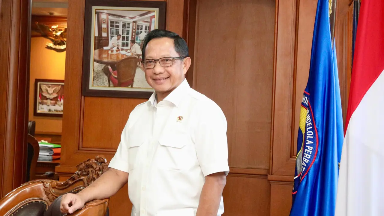 Mendagri Tito Karnavian Raih Penghargaan Tokoh Pendorong Pertumbuhan dan Stabilitas Ekonomi Daerah