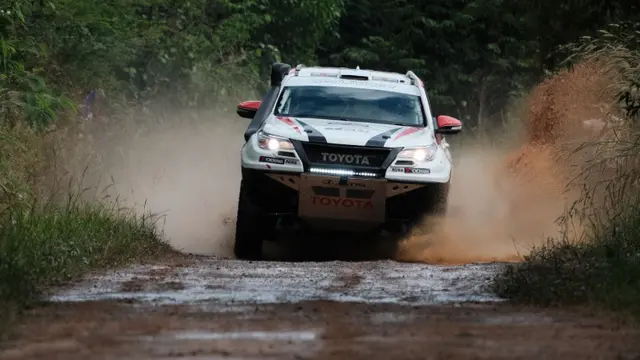 SUV Toyota Fortuner sukses lampaui medan ekstrem di AXCR 2022 (TGRI)